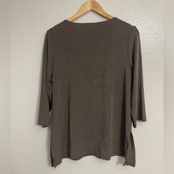 Chicos Travelers Hardware V Neck 3/4 Sleeve Top - Picture 7 of 10